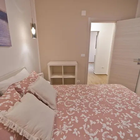 Apartment Vita アパート プーラ